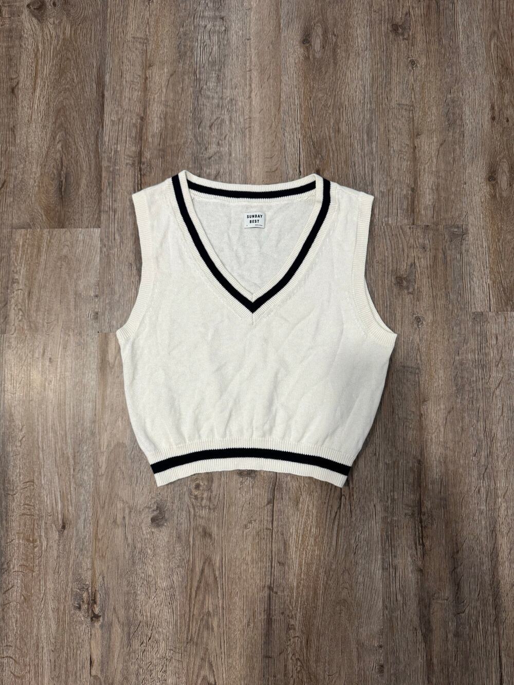 Aritzia Sunday Best Women's Quinn Sweater Vest Size Medium